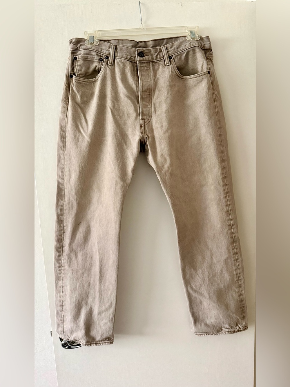Levi’s 501 beige straight leg jeans